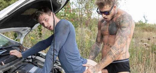 Benjamin Blue and his bf are stranded by the side of the road when their car breaks down. Luckily, another car comes along and they flag it down. Bo Sinn says he can fix their engine trouble...