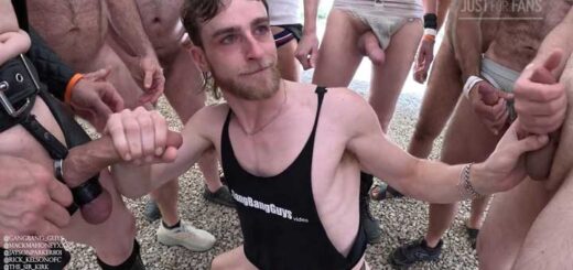 MackMaHoneyXXX another muscle stud, but ends up being the bottom bitch! I like to go somewhere warm when winter arrives. I hate cold weather.