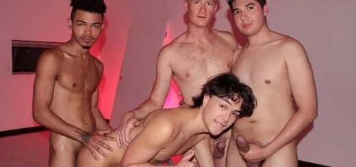 Lucas Light another muscle stud, but ends up being the bottom bitch! I like to go somewhere warm when winter arrives. I hate cold weather.