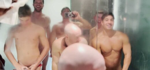 King Kurve another muscle stud, but ends up being the bottom bitch! I like to go somewhere warm when winter arrives. I hate cold weather.